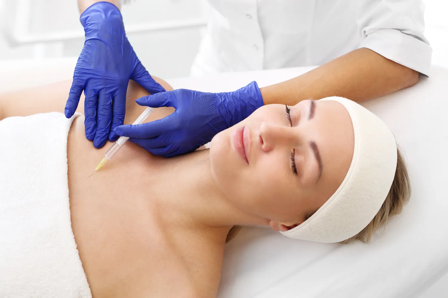 Co niszczy kwas hialuronowy?